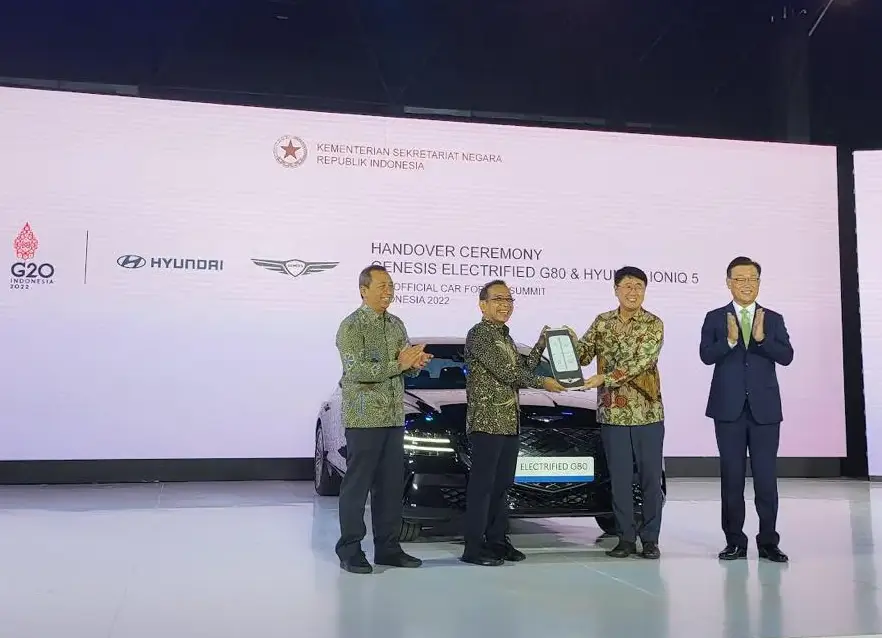 Hyundai Serahkan IONIQ 5 dan Electrified G80 untuk KTT G20_
