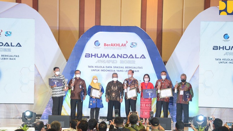 Kementerian PUPR Melalui Perwakilan Sekjen PUPR Mohammad Zainal Fatah Menerima Penghargaan Bhumandala Award 2022 16 , Kementerian PUPR Bhumandala Award 2022