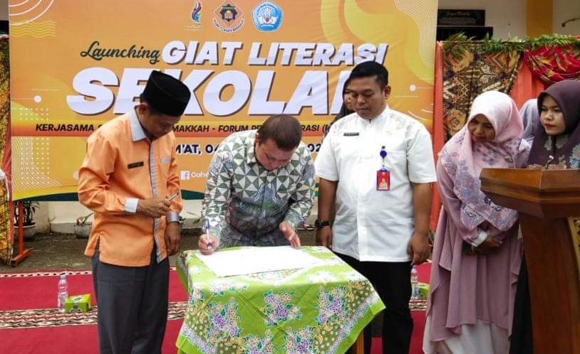 FPL Pasaman Barat dengan SMPIT Cahaya Makkah Menjalin Kerjasama Menggerakkan Literasi Sekolah 15 , FPL Pasaman Barat FPL Pasaman Barat dan SMPIT Cahaya Makkah