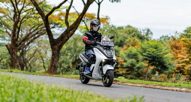Motor Listrik Yamaha E01 Siap Menggebrak Jalanan Jakarta 15 , Motor listrik Yamaha E01 Motor Listrik Yamaha E01