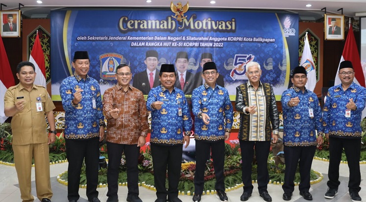 Sekjen Kemendagri Suhajar Diantoro Menegaskan Bahwa Reformasi Birokrasi Merupakan Sebuah Kebutuhan 15 , Sekjen Kemendagri Sekjen Kemendagri Suhajar Diantoro di ceramah motivasi dalam rangka HUT ke-51 Korpri di Aula Kantor Wali Kota Balikpapan, Kalimantan Timur
