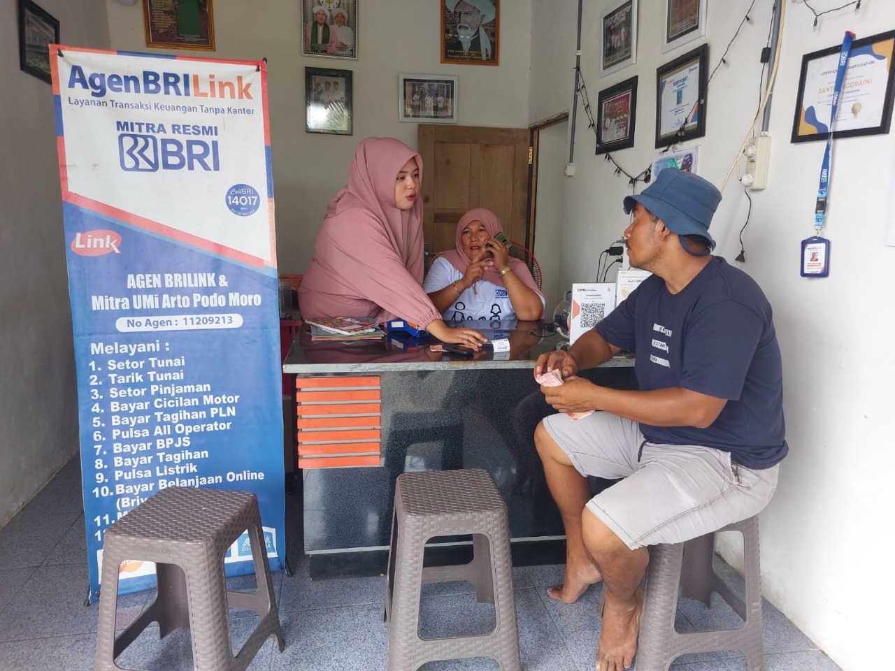 Selamatkan Masyarakat Dari Jerat Rentenir, Perempuan Ini Sukses Jadi Agen BRILink & UMi 15 , Agen BRILink BriLink
