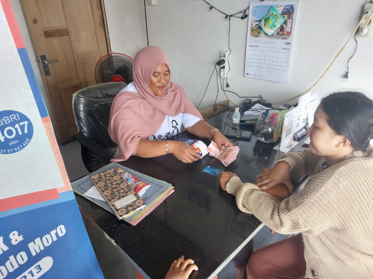 Selamatkan Masyarakat Dari Jerat Rentenir, Perempuan Ini Sukses Jadi Agen BRILink & UMi 16 , Agen BRILink BriLink