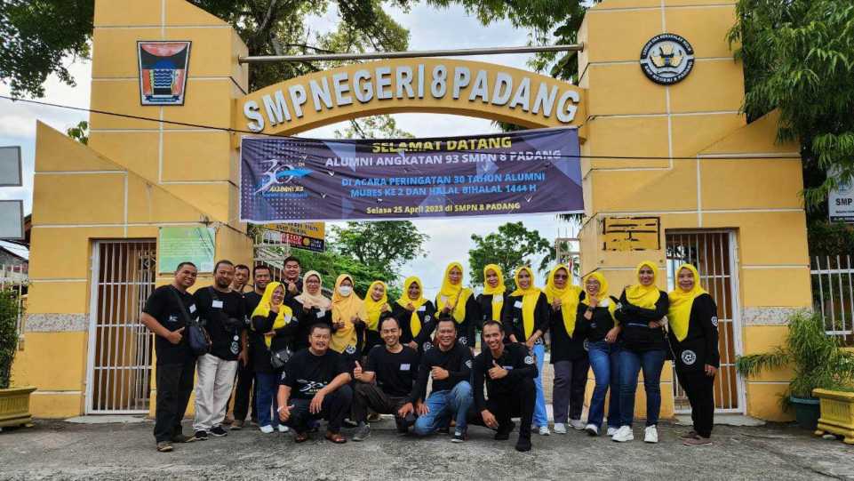 Mubes II Ikatan Alumni SMPN 8 Padang Angkatan 93 Lanjutkan Program Green School dan Peduli Anak Panti Asuhan 15 , SMPN 8 Padang Suasana Musyawarah Besar dan Halalbihalal 1444 H Ikatan Alumni Sekolah Menengah Pertama Negeri 8 Padang Angkatan 93. (Dok. Istimewa)