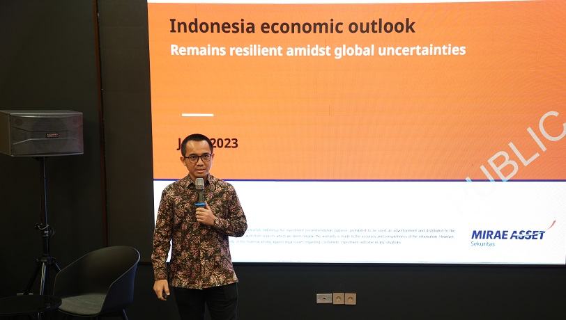 Mirae Asset Sekuritas Menilai Bahwa Positifnya Industri Infrastruktur Akan Mendukung Ketahanan Ekonomi Indonesia 15 , Mirae Asset Rully Arya Wisnubroto, Senior Economist PT Mirae Asset Sekuritas Indonesia, dalam Media Day