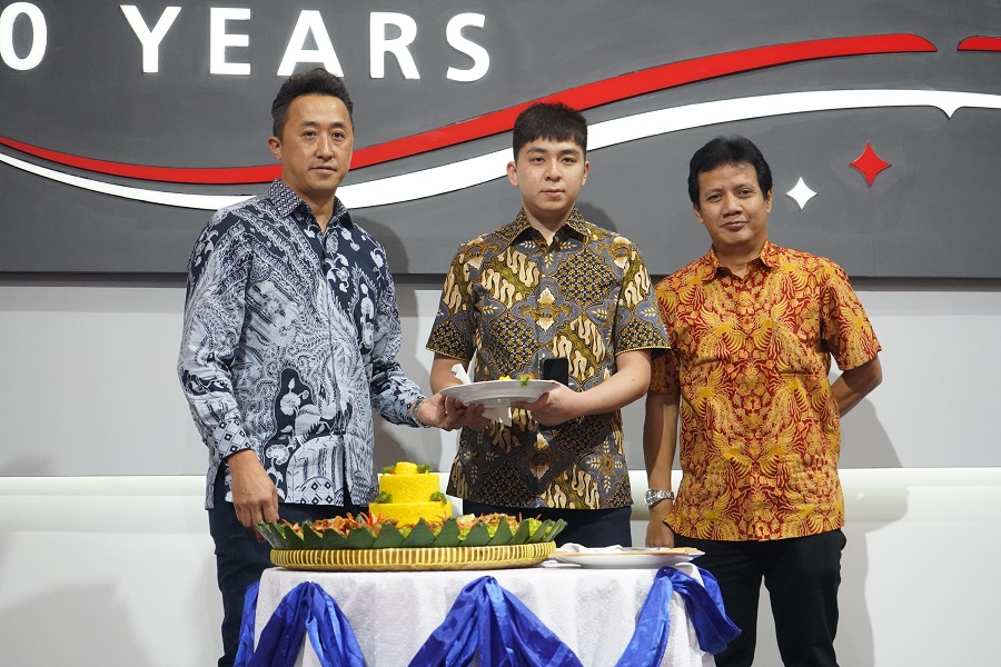 Solusi Purna Jual UD Trucks Melalui Astra UD Trucks Menyerahkan 30 unit Quester Euro5 CDE 250 Kepada PT Satria Piranti Perkasa 16 , UD Trucks UD Trucks 1 , UD Trucks, Binomedia