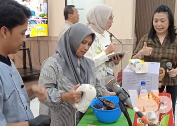 PT Anandita Kirana Rasa saat adakan program pelatihan cooking class untuk memberdayakan Perempuan Kepala Keluarga Kota Cimahi. (Dok. Istimewa)