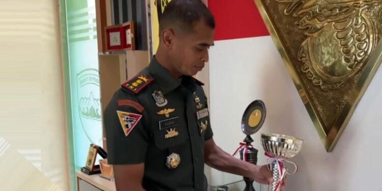 Komandan Batalyon Kavaleri 6Naga Karimata, Letkol Kav Yudhi Agus Setiyanto, S.Sos raih Juara I Lomba Karya Cipta Teknologi dan Karya Tulis Ilmiah TNI Angkatan Darat Tahun 2025. (Dok. Istimewa)