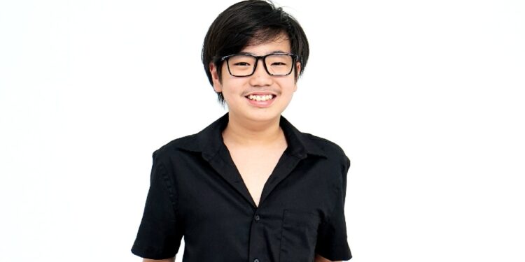 Kenneth Trevi melampaui batas disleksia, mewujudkan mimpi jadi penyanyi profesional. (Dok. Istimewa)