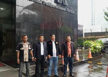 LSM KOREK saat datangi KPK untuk sampaikan laporan pengaduan dugaan korupsi terkait kasus Nikita Mirzani. (Dok. Istimewa)