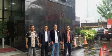 LSM KOREK saat datangi KPK untuk sampaikan laporan pengaduan dugaan korupsi terkait kasus Nikita Mirzani. (Dok. Istimewa)