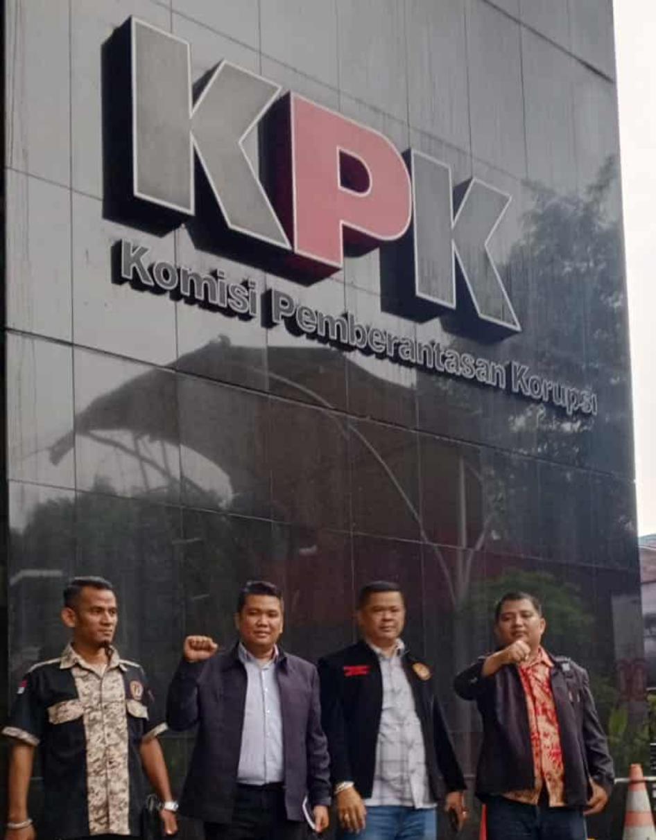 Foto 4 LSM KOREK saat datangi KPK untuk sampaikan laporan pengaduan dugaan korupsi terkait kasus Nikita Mirzani. Dok. Istimewa , , Binomedia