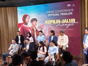 5bf01001 5d43 42f8 a7ed f2ec7618fb79 , Kupilih Jalur Langit, Binomedia