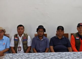 Camat Lamba Leda Utara Minta Maaf pada BNPB, Luruskan Polemik Bantuan Gempa NTT Camat Lamba Leda Utara minta maaf pada BNPB, luruskan polemik bantuan gempa NTT. (Dok. Istimewa)
