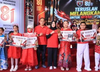 Mayjen Krido Pramono Rayakan HUT ke-81 RI Lewat Panggung Musik “Teruslah Melangkah untuk Merah Putih” Mayjen Krido Pramono rayakan HUT ke-81 RI lewat panggung musik Teruslah Melangkah untuk Merah Putih. (Dok. Istimewa)