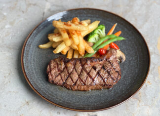 Steak Rp98 Ribu dan Lapis Legit Premium, Dua Sajian Unggulan Aston Serang ASTON SERANG